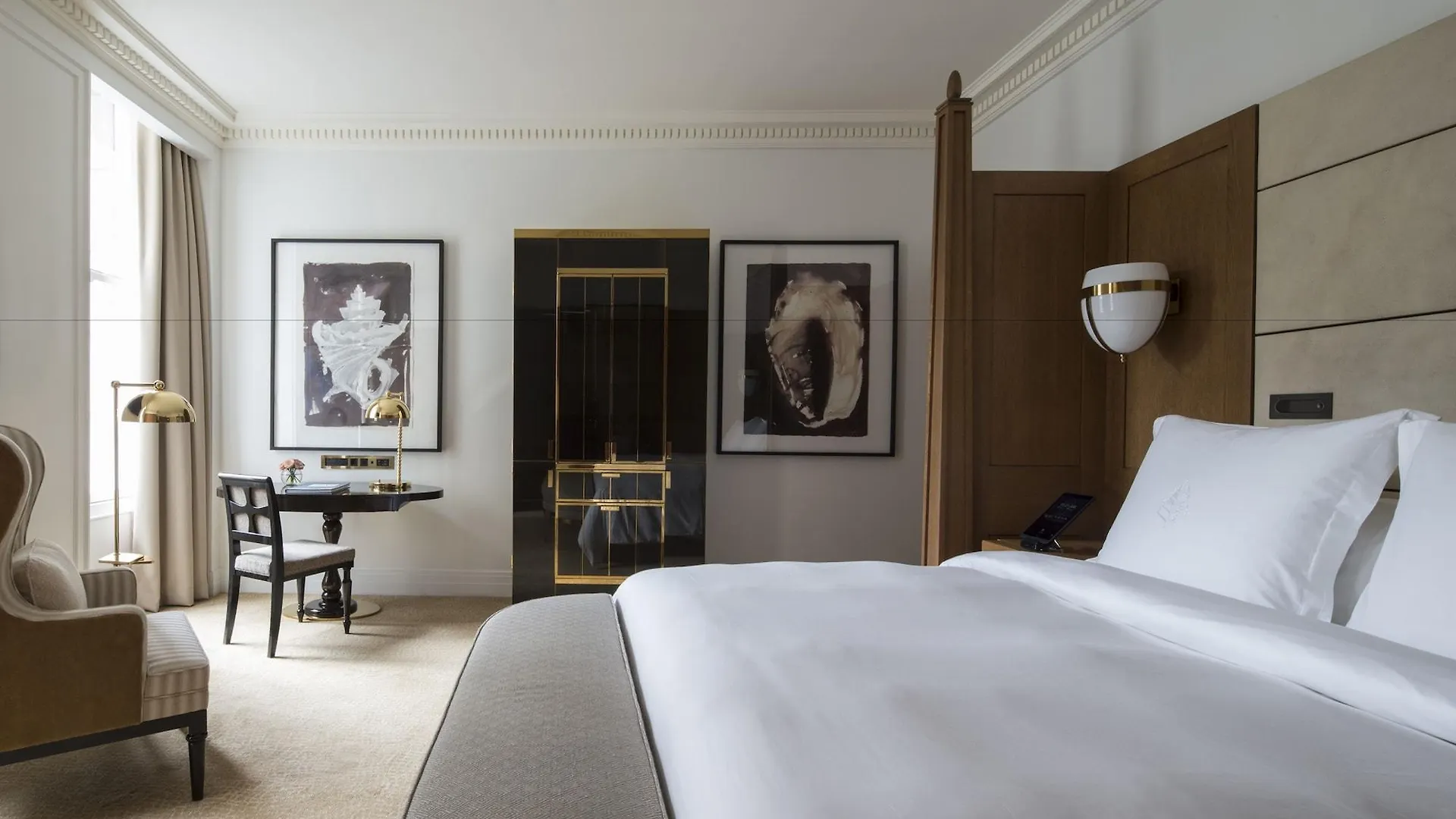 Four Seasons Hotel London At Tower Bridge