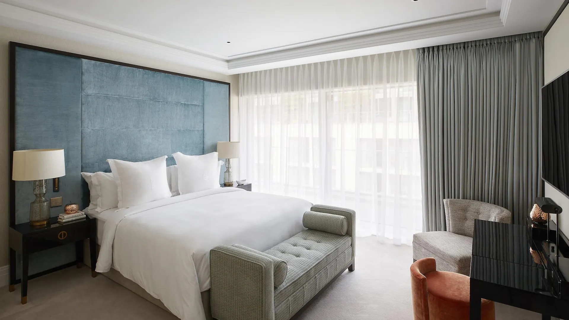 Four Seasons Hotel London At Tower Bridge